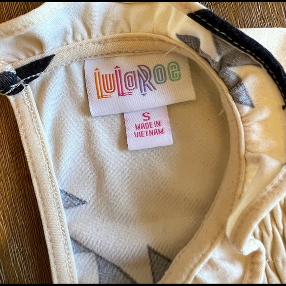 LULAROE CLARA TOP SIZE SMALL S SM - Picture 4 of 4